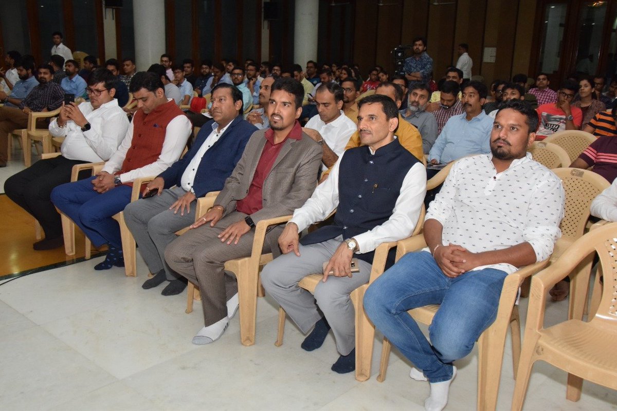 It was an amazing experience to be Invited at JITO,as a Guest Speaker to address all the ardent youths on how to walk An Extra Mile in life to reach the pinnacle.Excellence is the gradual result of always striving to do better. 
#AnExtraMile #JITO #jitoyouthwingpune #GuestSpeaker