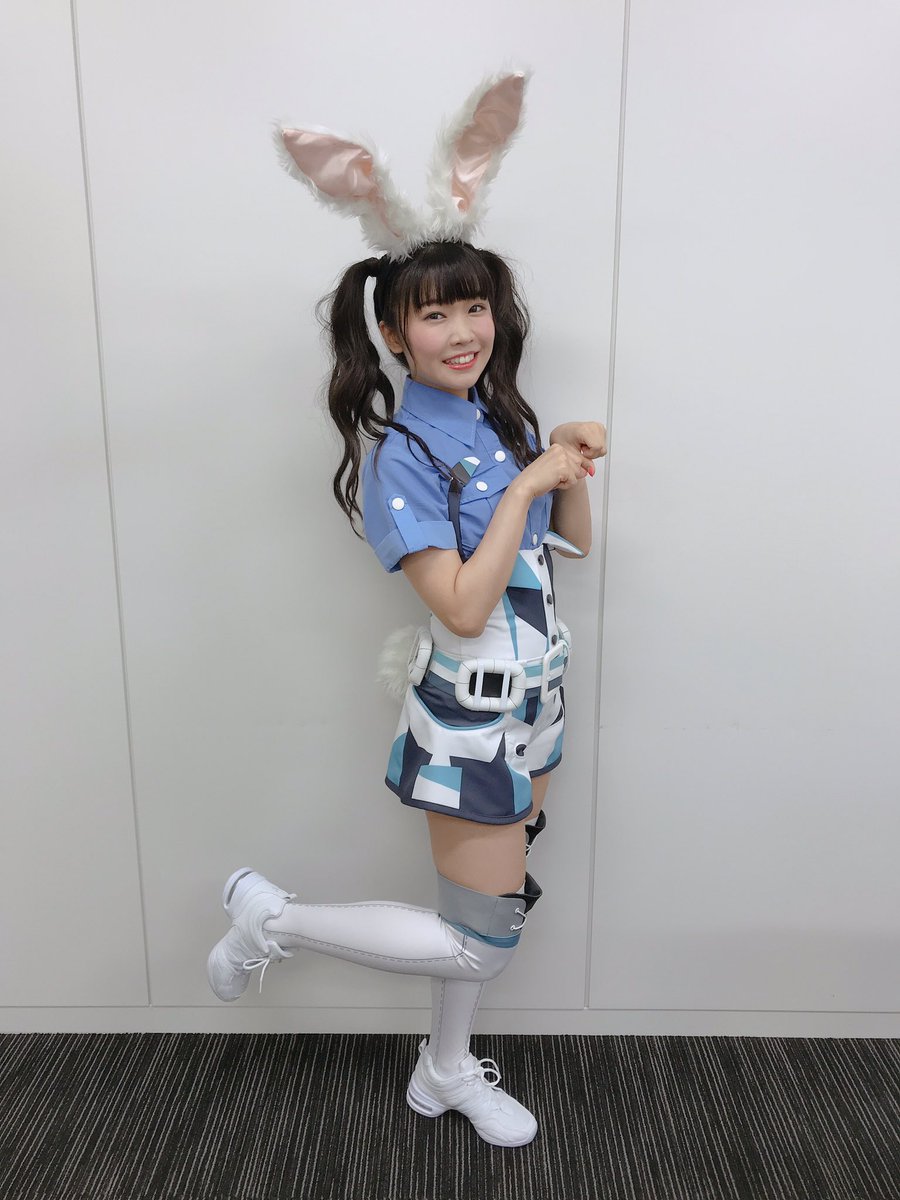 内田 秀 うちだ しゅう A Twitter うさ耳うさしっぽ ガンビア ベイちゃんは今日も元気に走り回ってましたよ 内田秀はこれから艦これの曲と今日の公演が頭を離れないまま眠りにつきます 笑 おやしゅみなさい 艦これ