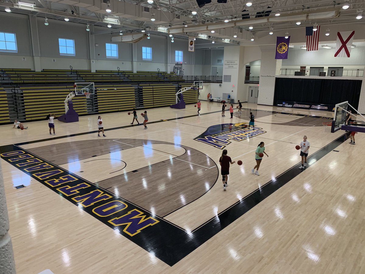 jmartin1015's tweet image. With @Karson_M1015p @UMFalcons women’s basketball elite camp. Karson got an invite after @TFNsRun4Roses in Louisville, KY. #TrustTheProcess @woodstockgbb @HubbardCoach @nikeeyblfamily @MEdwardsBball @_CoachShep_ @EaddieTeamElite  #monstarlab 😈🏀