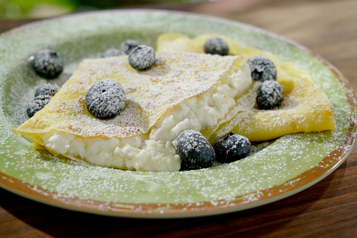 Giadzy's tweet photo. This amazing recipe from this season of #GiadaInItaly has been a brunch repeat. Lemon Crepes with Almond Mascarpone: https://t.co/v2hJhL27jY https://t.co/PGFArogxeX