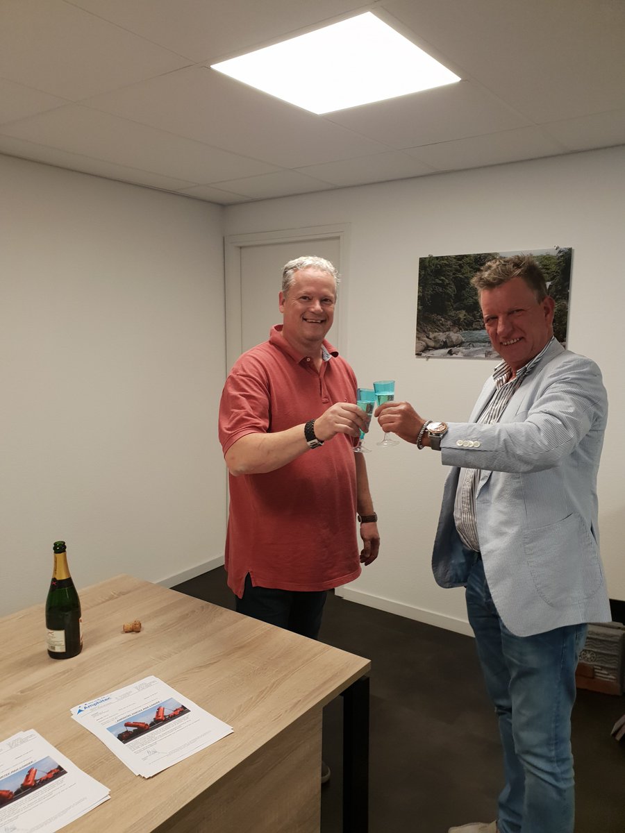 FihumaGroep's tweet photo. Gisteren een mooi moment; de ondertekening van de opdracht voor de bouw van een nieuwe Fihuma-vrachtwagen door @amphitec. In 2020 zal deze speciale, in eigen beheer ontworpen, zuig-/blaascombinatie de weg op gaan. Wij zijn trots op deze bijzondere uitbreiding van ons wagenpark! https://t.co/BPf0tqpjCY