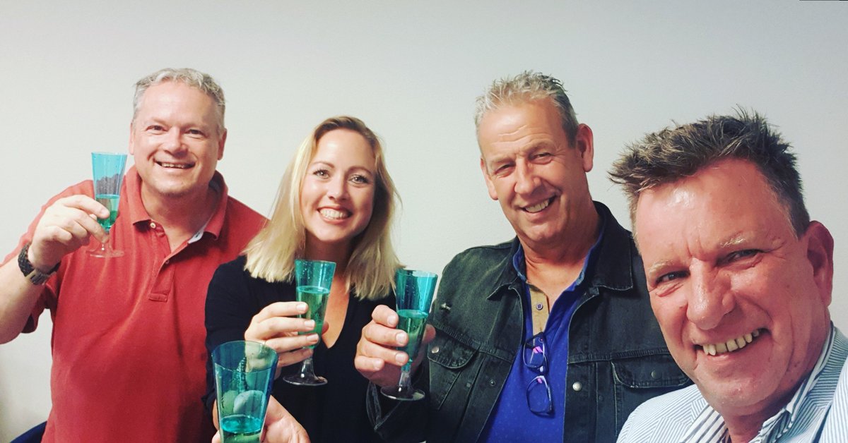 Gisteren een mooi moment; de ondertekening van de opdracht voor de bouw van een nieuwe Fihuma-vrachtwagen door @amphitec. In 2020 zal deze speciale, in eigen beheer ontworpen, zuig-/blaascombinatie de weg op gaan. Wij zijn trots op deze bijzondere uitbreiding van ons wagenpark!