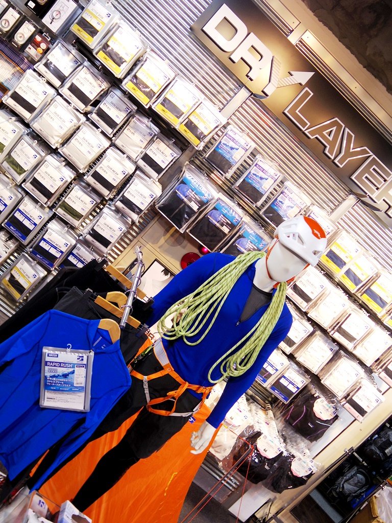 MtshiiT's tweet photo. #登山本店 です
注目のアンダーウェアーが大集結!
ファイントラックPOPUPコーナー開始!
山で、沢で、驚異の撥水パワーを試してみて下さい!
#この1枚が登山を変える
#finetrack
#汗冷え防止
#SKINMESH
#DRYLAYER
#勝負下着 https://t.co/BMsc51IE1K