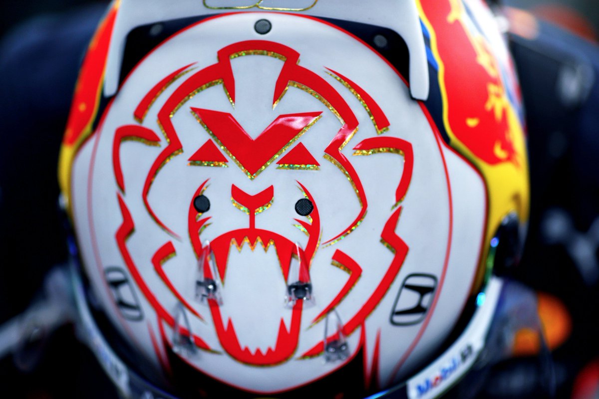 HondaRacingF1's tweet photo. It's POLE POSITION for the roaring Lion! 👏 His first ever P1 in Qualifying and our first since 2006 💪

YES @Max33Verstappen 👊

#PoweredByHonda https://t.co/prk5U5njgZ