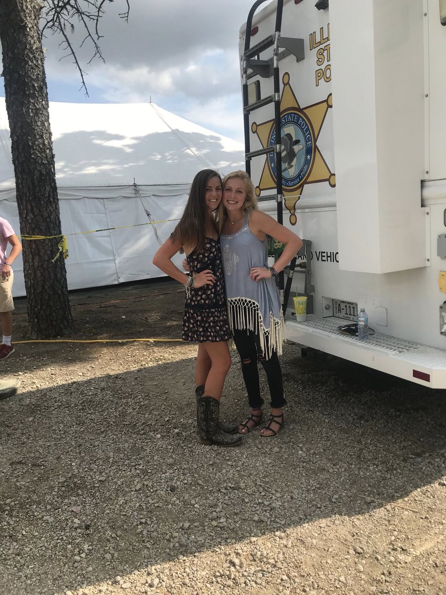 abby_104's tweet photo. Happy birthday to my best friend in the whole 🌎! Hope 19 is everything and more! Don’t know what I’m gonna do without you next year:( love you so so much💕 https://t.co/tginefAOHU