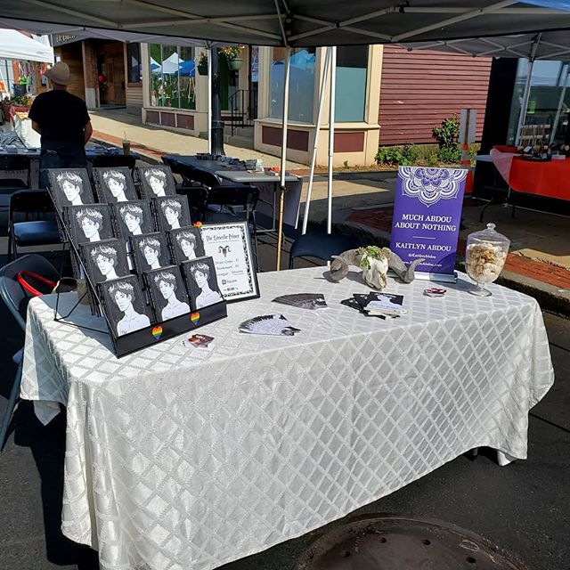 KaitlynAbdou's tweet photo. Last day of Middleboro Krazy Days! Come visit me at my booth! A fan of dark fantasy? Come visit me AND buy my book!! 45 Center Street
In front of Gregory Scot Jewelers
#krazydays2019 #middleboro #theunseelieprince #gayfiction #faeries #books #authorsofinstagram #author #localaut https://t.co/2QaTS5o52x