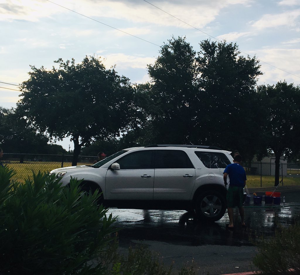 GISD_ASAP's tweet photo. @BenoldBMS Washing cars to go to Washington DC! Get a great car wash for a great cause! https://t.co/OLWmfog2BR