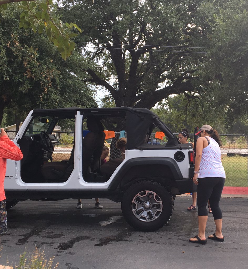 GISD_ASAP's tweet photo. @BenoldBMS Washing cars to go to Washington DC! Get a great car wash for a great cause! https://t.co/OLWmfog2BR