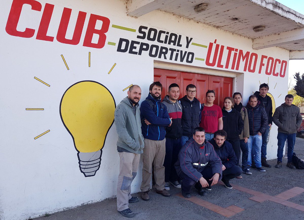 EDENSAcomunica's tweet photo. Ayer finalizaron el #ProgramaDeOficiosEDEN los alumnos de #Bragado, realizando un trabajo de electricidad a beneficio del Club Último Foco #MásEducación #MásDesarrollo https://t.co/q378P6pi5v