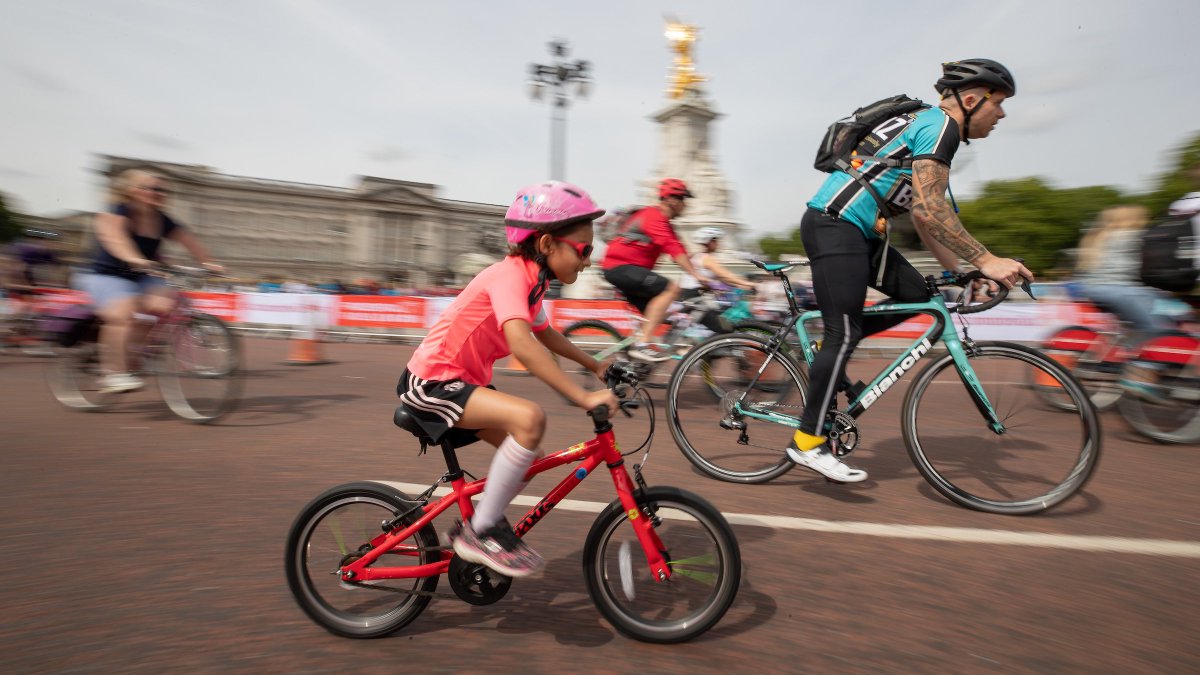 RideLondon's tweet photo. The next generation at Prudential RideLondon FreeCycle! 👏

#RideLondon https://t.co/BdC3iJd5Pn