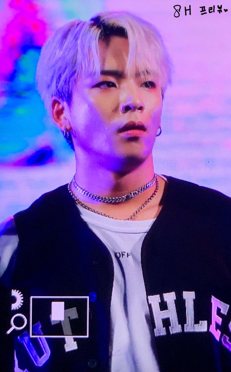 8eight_H's tweet photo. 190803 경포 썸페 프리뷰
#D_CRUNCH #HYUNHO #현호
 #디크런치 #ヒョンホ #이현호  @DIA_CRUNCH 
고생했어 현호❤️ https://t.co/sTmRfZD22g