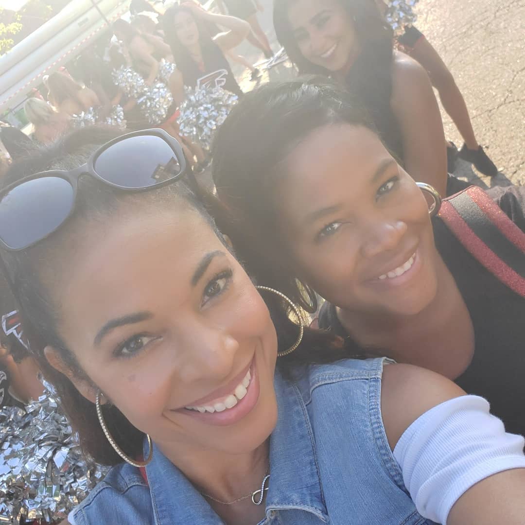 jashford77's tweet photo. Final Day 3!! We did it!! The Pro Football Hall of Fame Parade was the perfect end to a perfect trip. Thank you Canton for all of the Love!! #PFHOF19 #FalconsCheer #123AFC https://t.co/yXH15FCsyS