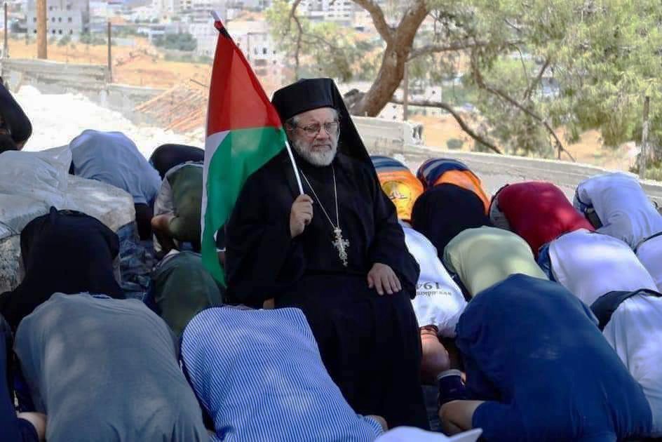 stopthewall's tweet image. The struggle continues: WADI HUMMUS WILL SURVIVE!
Yesterday people prayed on the rubbles of the homes of hundreds of Palestinians that Israel destroyed 2 weeks ago as part of its ethnic cleansing policy. See the photos: stopthewall.org/2019/08/03/str… #Stopthewall