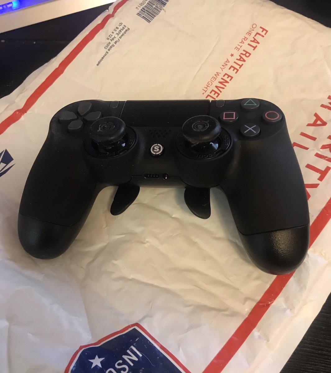 Trodogg25's tweet photo. Broke my #scuf 2 days after that @KaliMuscle  had one at my house. This man is the truth! #teamhyphy #brothers https://t.co/vOUkd51nC9