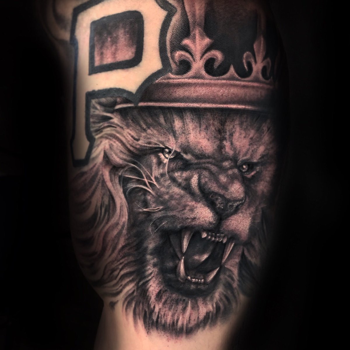 King of the Jungle

•••••••••••••••••••••••••

#tattoo #inkaddict #peakneedles #empireinks #lion #liontattoo #blackandgreytattoo #tattoosleeve #tattooartist #tattooedmen #guyswithtattoos #tattooedguys #texas #texastattoo #texasinked