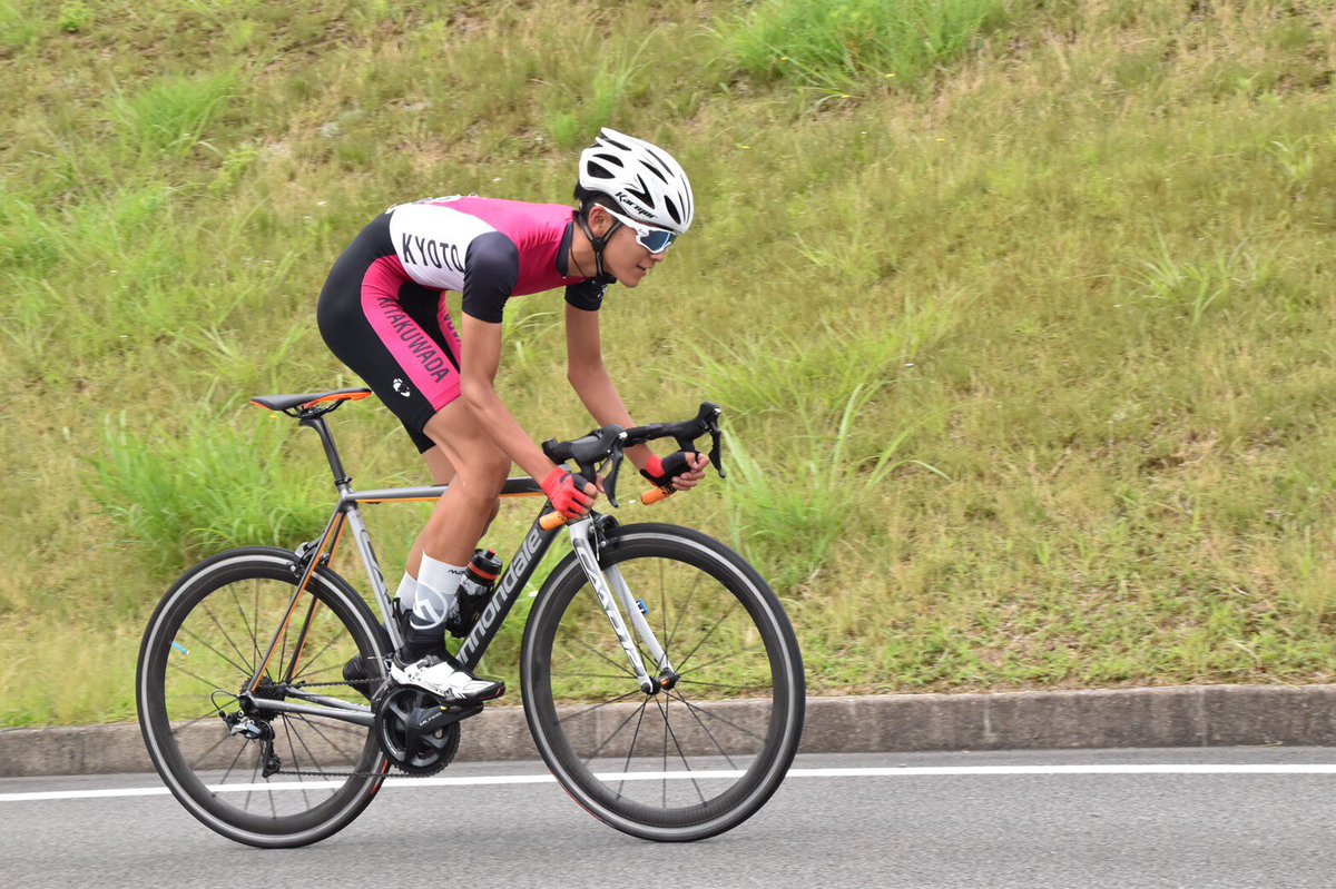 ysjd522's tweet photo. 遅くなりましたが、自転車競技部を引退しました。
入部当初は貧脚な僕でしたが、3年の最後には近畿大会や全日本ロードにも出れてすごくいい経験が出来ました！
競技は引退ですが、自転車にはこれからも乗ります！
今まで応援してくださった方、ありがとうございました！ https://t.co/9p5wHhrQDr