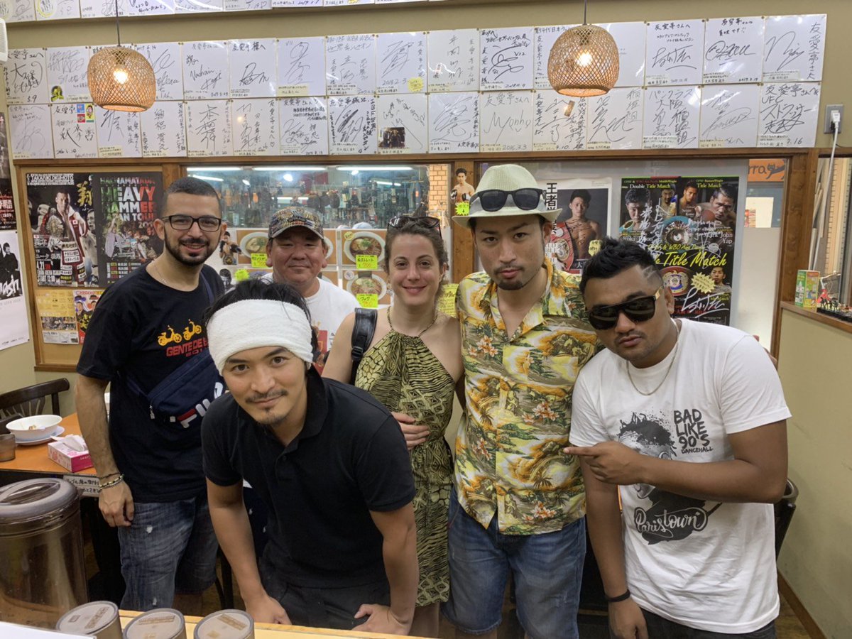 yu8o9bkrxJTFPpz's tweet photo. イタリアのレゲエ界からheavyhammerの皆さんがハクナマタダST君と来店~♪(^-^)
今日からハクナとジャパンツアーやで~♪今日8/3(土)は大阪やで~♪1時までにはこなあかんねんで~♪gardenbarやで~♪
#heavyhammer
#ハクナマタダ
#gardenbar https://t.co/bnlkVrWqWi