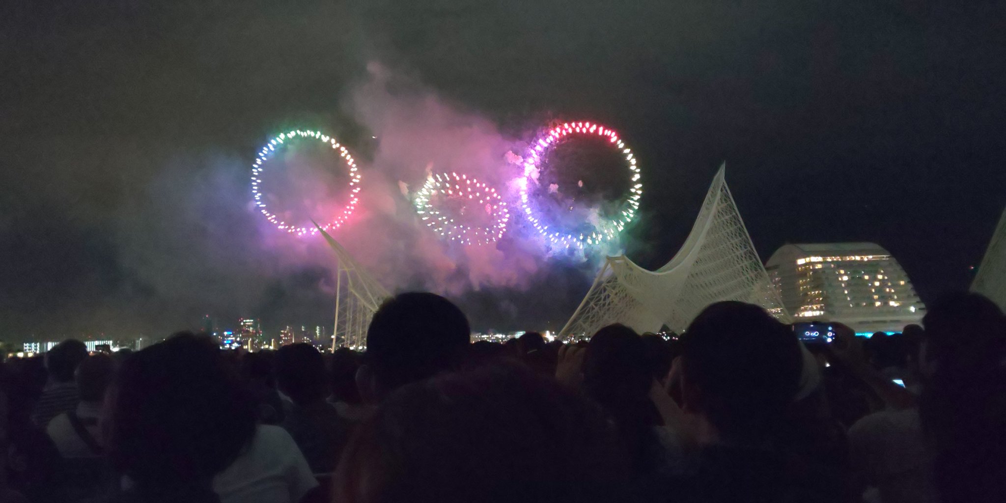 スイートベリー 先週は芦屋の花火大会行って 今日はみなとこうべ花火大会 神戸 行ってきた ホテルオークラ でビュッフェ食べてから屋上で花火大会観覧 優雅な時間を過ごせた T Co Gwvxixm8qy Twitter