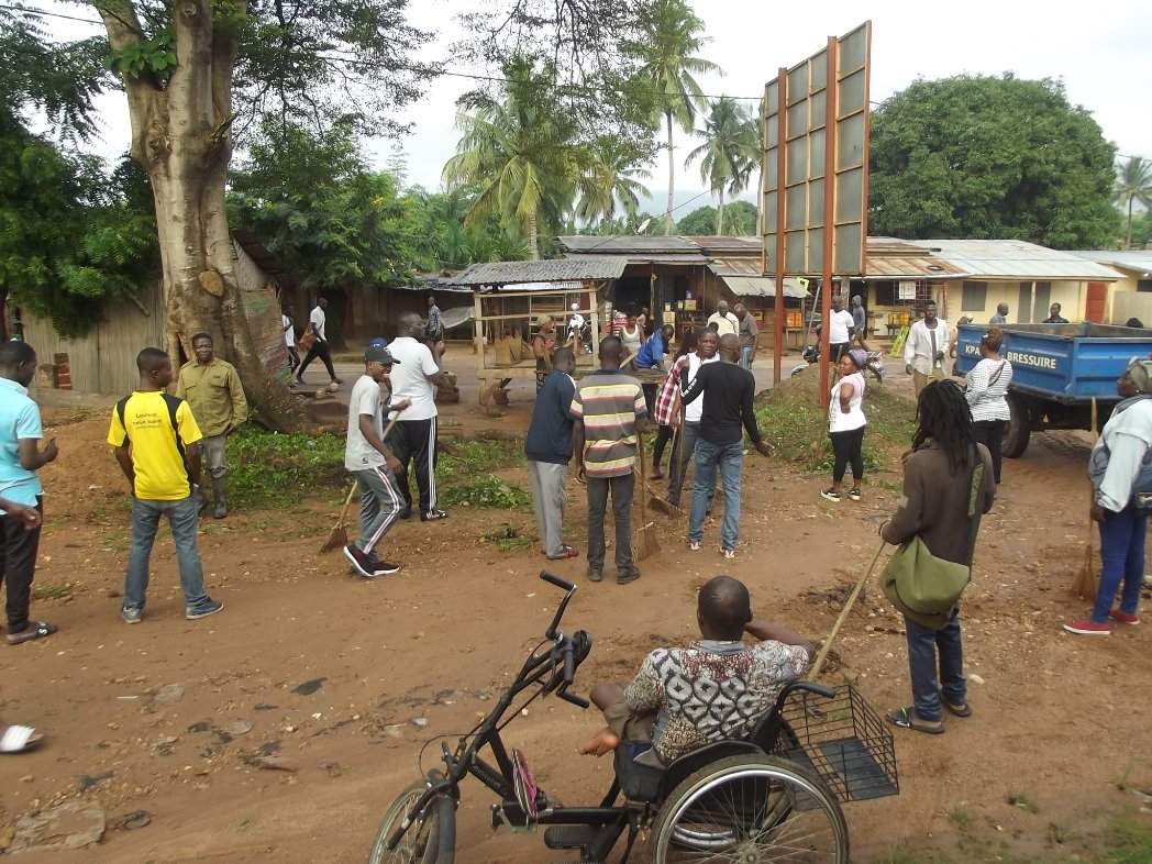 CommuneKloto1's tweet photo. Opération Togo Propre à Kpalimé ce 03 Août 2019, un dynamisme et dévouement populaire avec la participation de toutes les couches sociales de la ville.
#TogoPropre #KpaliméPropre #KpaliméNotreVille #PremierSamedi #assainissement #VisitezKpalime #GouvTg #InitiativeTG #InfoTg https://t.co/OqcGnwiVba