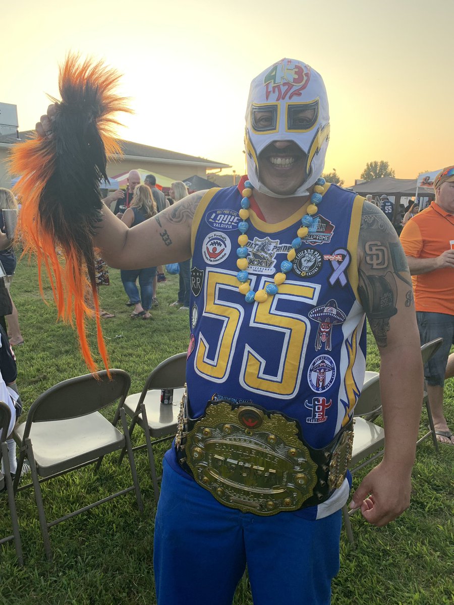 JonE_Boltpride's tweet photo. Collected Big John’s Mohawk (@BengalBombSquad ) & the @PFUFA_org Charity belt!!!
#MaskVsMohawk
Stay tuned for round 2 #MaskVsHelmet #Skol #Boltpride https://t.co/8eVj0JrZ5w