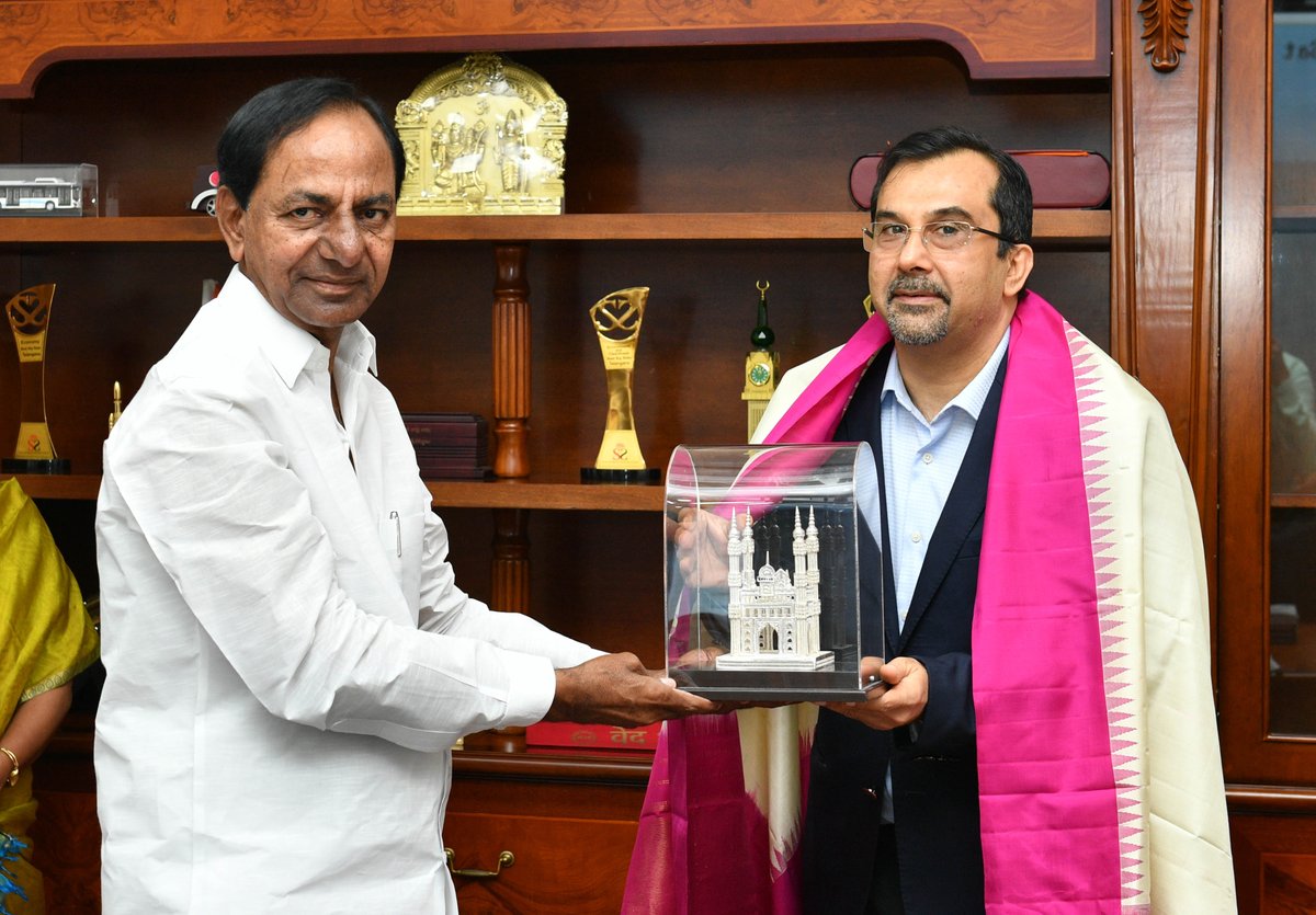 TelanganaCMO's tweet photo. వ్యవసాయ ఉత్పత్తులకు మంచి ధర రావడం కోసం, ప్రజలకు కల్తీలేని ఆహార పదార్ధాలు అందడం కోసం పెద్ద ఎత్తున ఫుడ్ ప్రాసెసింగ్ యూనిట్లు నెలకొల్పాలని ప్రభుత్వం లక్ష్యంగ పెట్టుకున్నది. ఈ లక్ష్య సాధనకు ఈ రంగంలో అనుభవం కలిగిన ఐటిసి కలిసి రావాలి: సీఎం శ్రీ కేసీఆర్ https://t.co/JVSfTiq6pf