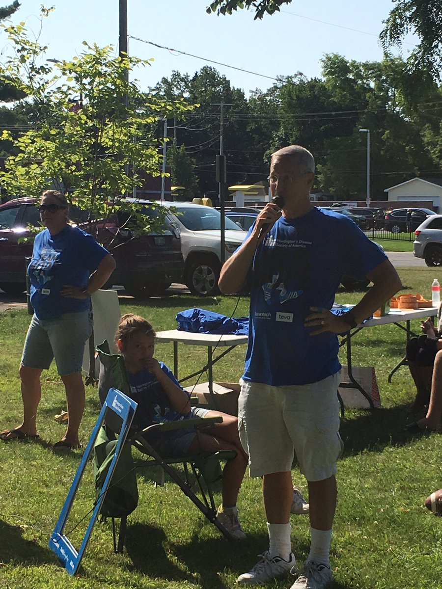 FNIlabCMU's tweet photo. Dr Gary Dunbar Honored at the @HDSA #HDwalk at Traverse City, MI. #HuntingtonsDisease #HD #teamhope #HDSA https://t.co/PHPvyYORjS