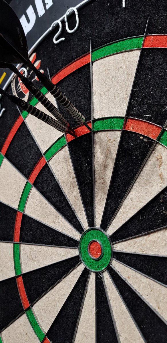 NinerRicky's tweet photo. First 180 and a cheeky 129 with my new darts. @bw9sports https://t.co/higLL1siFi