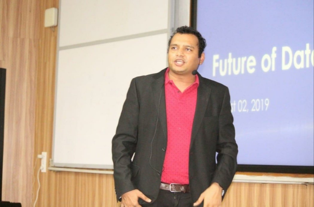 Elsnertech's tweet photo. DA-IICT https://t.co/D18htMwCeX First year 200+ students enjoyed a great learning session taken by Harshal Shah, CEO of Elsner Technologies Pvt Ltd., On "Future of Data Analytics".
Thanks to all students who attended this amazing session!
#Elsner #Elsnerites #Daiict https://t.co/Wscinsq7D8
