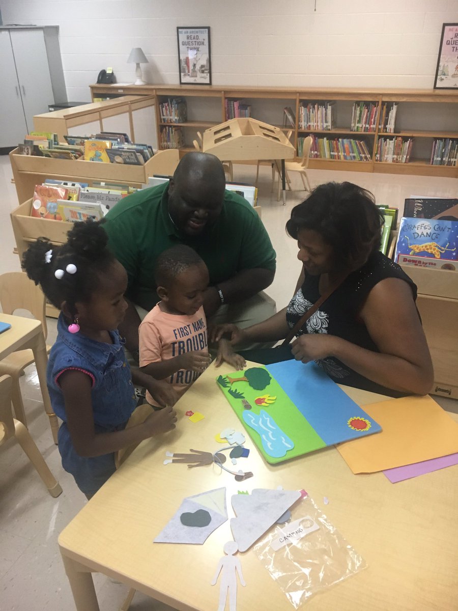 MsRamaLib's tweet photo. Families making stories and memories @DavisELCPreK #OpenHouse #PreK #Library @MNPSLibraries @MNPSFamilies @MNPSPreK @MetroSchools https://t.co/utJs23rlBI