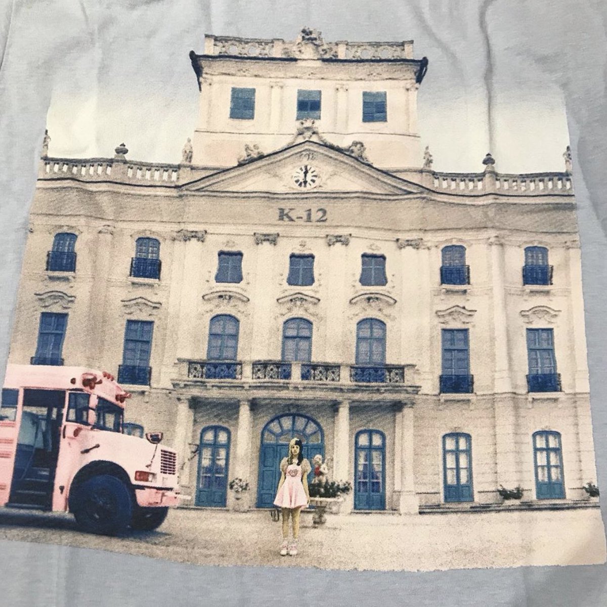 TURKEYLBBH's tweet photo. Bazı Amerikalı hayranlar , @HotTopic mağaza şubelerinde "K-12" üstlerinden buldu. https://t.co/XkWjXSKgvR