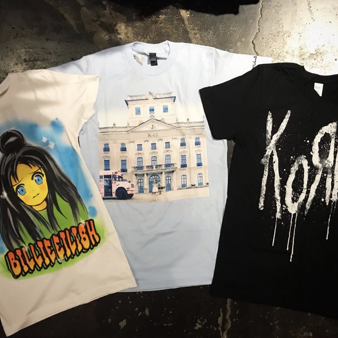 TURKEYLBBH's tweet photo. Bazı Amerikalı hayranlar , @HotTopic mağaza şubelerinde "K-12" üstlerinden buldu. https://t.co/XkWjXSKgvR