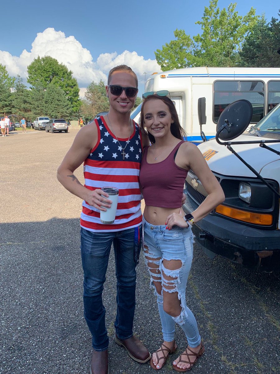 44_austin_'s tweet photo. Happy Birthday homie! @Carlie1324 🤘🏻 https://t.co/fNBFe8Cjp1