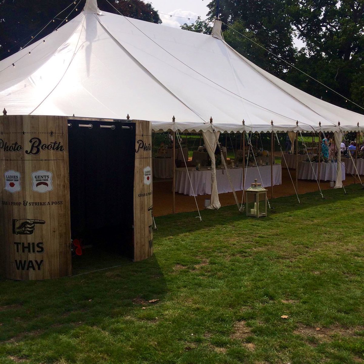 Kookybooths's tweet photo. Beautiful day in North Devon, perfect spot for our classic photo booth 📸 #summer #wedding #photobooth https://t.co/SINzYyTLY7