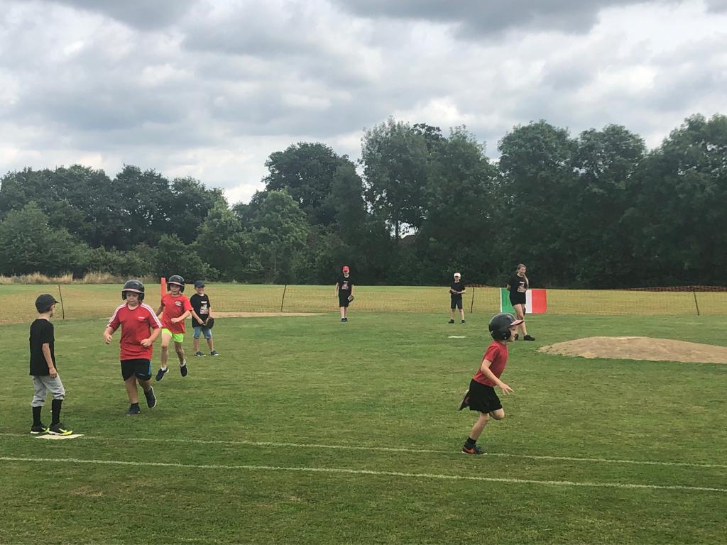 CrushersKent's tweet photo. Get up ball, get up @BlueJays  @BlueJaysFansUK @BlueJaysVillage #buck #homerun #briningyouthbaseballtokent @ActiveCanterbur Bringing youth baseball to Kent ⚾️👏 #GetInvolved https://t.co/glUTYkETR5