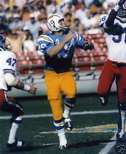 They called him Bambi , not because he was timid! Happy birthday HOFer Lance Alworth!!! 