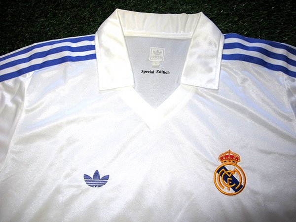 Rancoma on Twitter: "Adidas sacó a la venta en 2003 camiseta del Real Madrid. Era casi idéntica a la de la época de Zanussi salvo en el de que