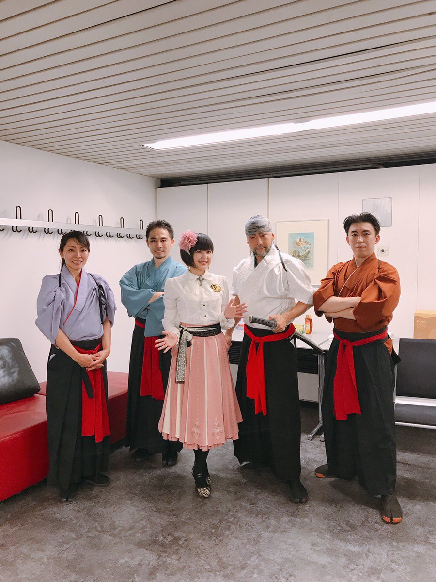 kamuitetsuro's tweet photo. 2日目の本番、小林未郁×かむゐコラボショーも超満員、大盛況で終了しました！
個人的には考えられないような失敗もあり、かなり思うところもありますが、これは自己処理します。。
明日の最終日もしっかりと演じます❗
See you soon!

#samurai 
#Animajic 
#kamui 
#mikakobayashi https://t.co/AmhD39CsRm