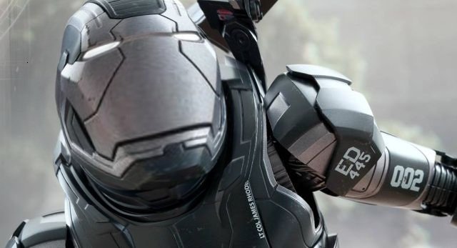 War Machine :- Son armure elle date depuis Iron Man 2, même pas Tony il lui propose de l'améliorer - Même la meuf de Tony elle a eu le droit à une meilleure armure que lui- Il aurait jamais perdu l'usage de ses jambes, si il avait eu le droit à une armure correcte.