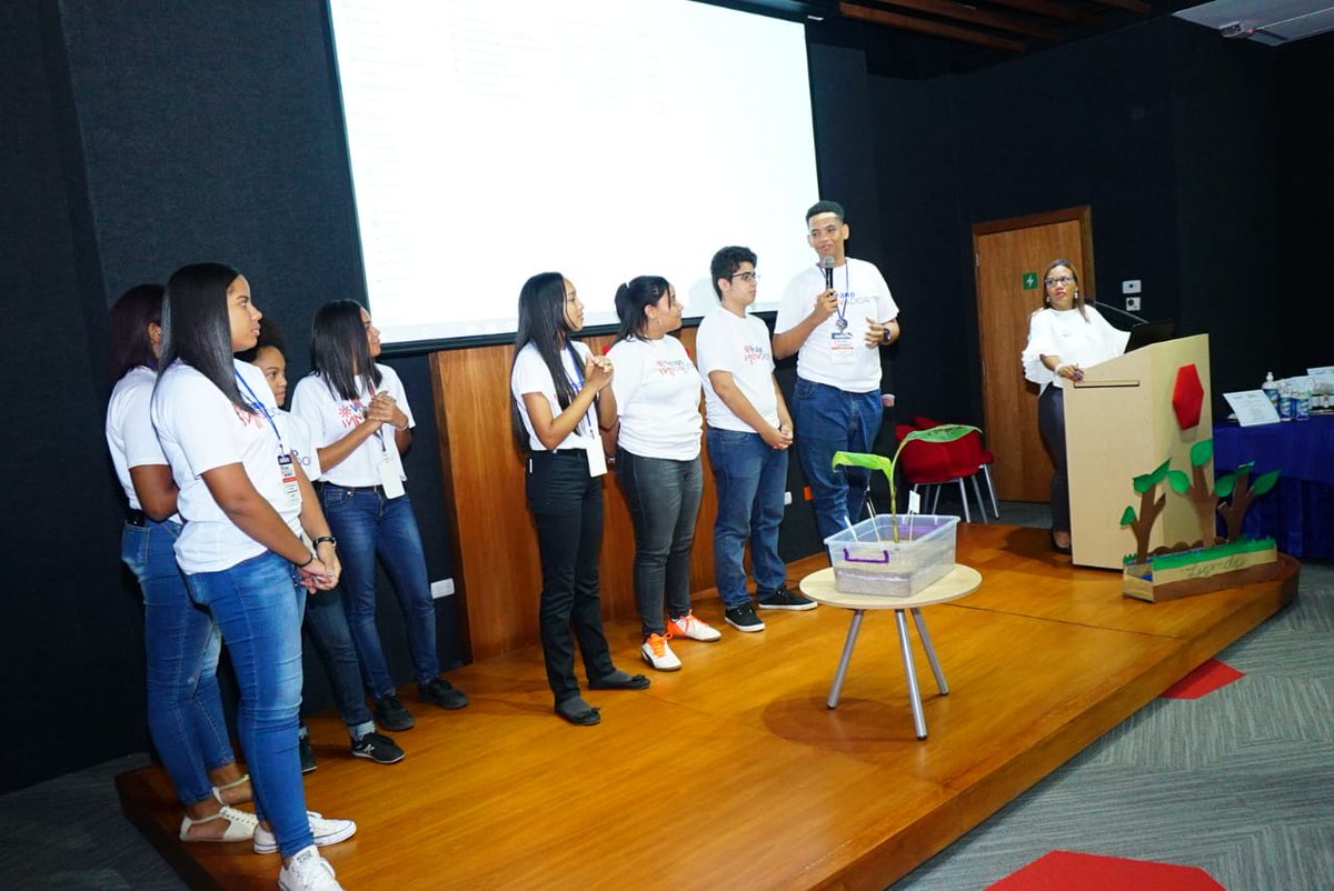 VeranoInnovador's tweet photo. El grupo "Legends" presenta su #ProyectoInnovadorCVI: Sustrato de Retención de Nutrientes (Agro-Paper), para el cual utilizaron la información de patente del:

MULCHING COMPOSITE  

No. Solicitud: ES2174074 (T3) 
Solicitante: DALEBROUX DEAN y SANDS PEGGY 
https://t.co/BmO0Hb6V7W https://t.co/cbXAS51Fku