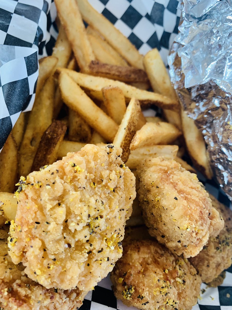 StreetFareSA's tweet photo. Happy Saturday! πβοΈ @BobnTimmysTX #FlatRockTexasArtisan #MisterDiabloTacoTruck #RandJSmokin @WingIt210 making your favorites from 11 AM-11 PM!
#streetfaresa #foodieheaven #eatwherestreetfare #safoodtruck #foodtruckpark #safoodie #safoodblogger #safoodpics #saeats #eatlocal https://t.co/YoZgvsxWpo