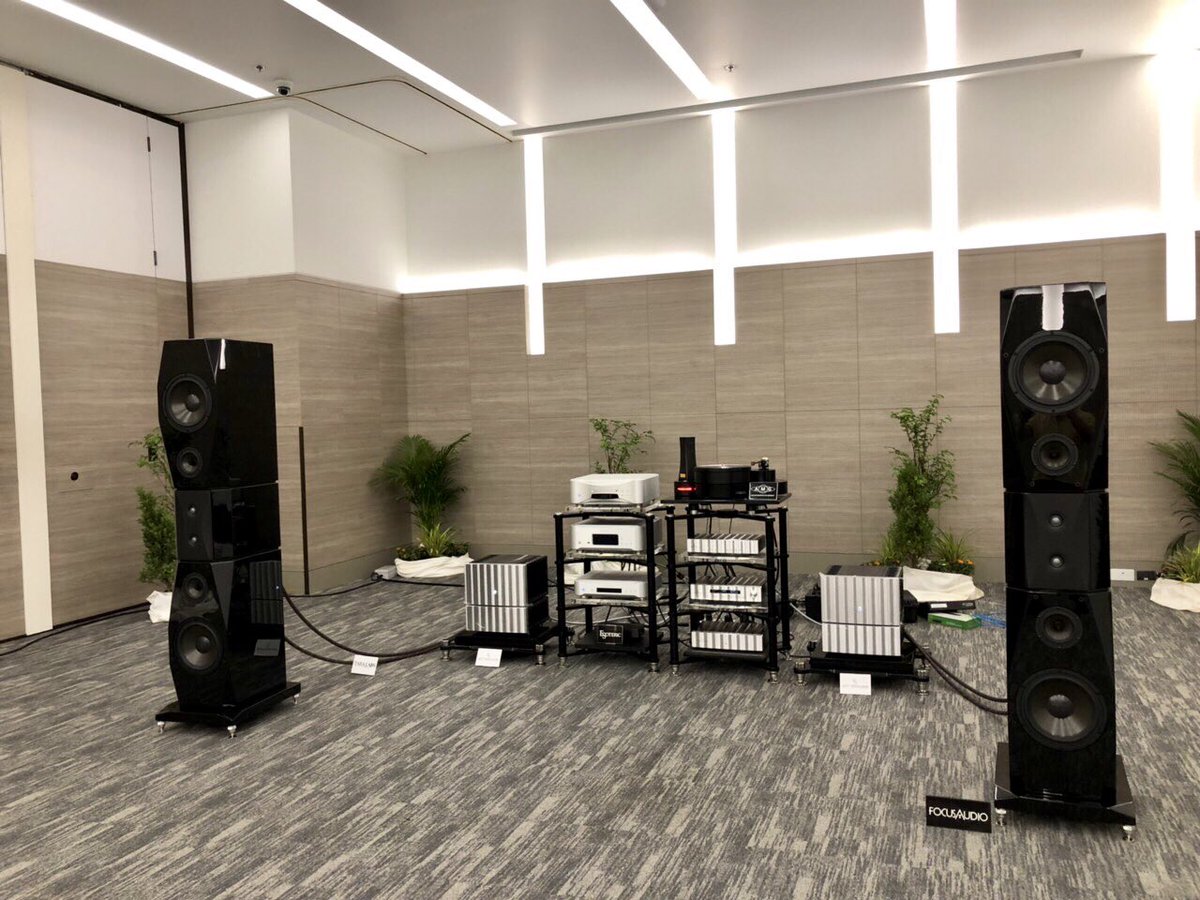 Absolute_Hi_End's tweet photo. Jeff Rowland Design Group, FOCUS AUDIO , AMG Turntables Viella 12, Esoteric Audio and TARA Labs Cables at TIAV 2019 #esotericjapan #jeffrowland #focusaudio #taralabscables @TARALabs https://t.co/c0G8KHEHIg