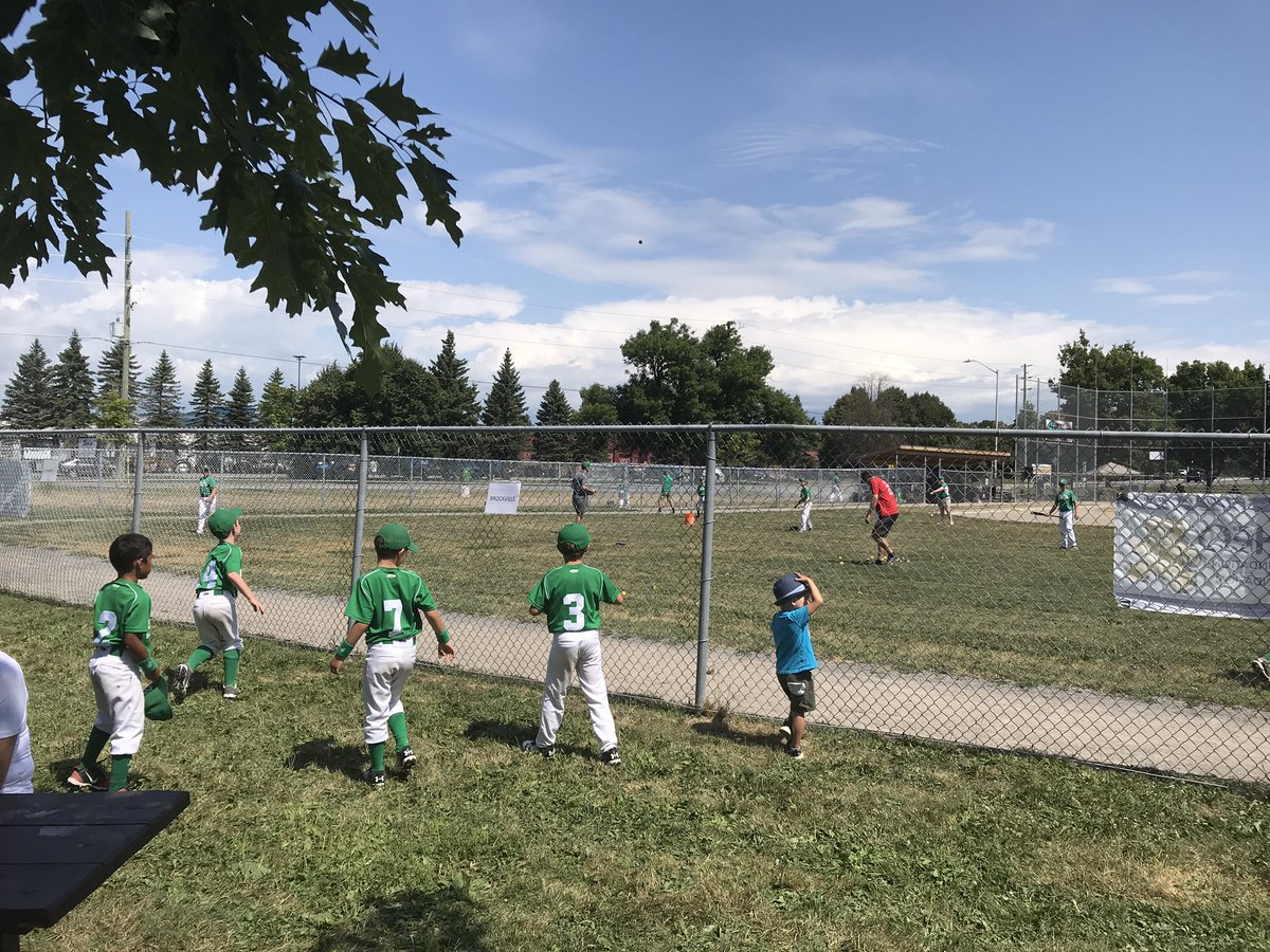 MajorEagles's tweet photo. Eagles Rookies helping out at @MajorEagles practice before game today. Lots of excitement when balls fly over the fence. #GoEagles #enll @tokessy_auction https://t.co/Lmb8EJeU0u