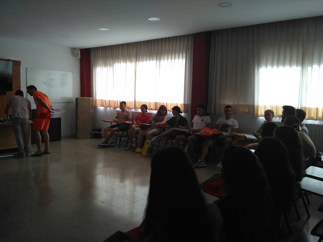EADonBoscoVLC's tweet photo. Primer día de clase completo 🏫☁ #MAT83 #VeranoSalesiano #AtréveteASoñar @salesianossmx @fededonbosco @federaciondonbosco https://t.co/nQz98CyG7B