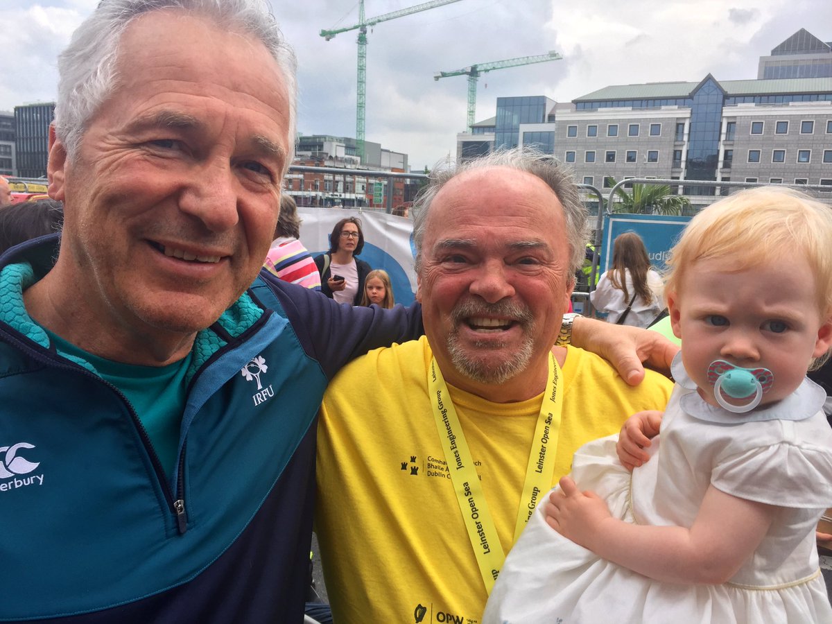 ConDavis1's tweet photo. They were queuing up to get their photos taken with one of the #LiffeySwim100 legends John Mulvey, winner of the Liffey Swim in 1969 🏊🏻‍♂️🏊🏻‍♂️🏊🏻‍♂️🏊🏻‍♂️ #LiffeySwim https://t.co/E2ipiRQd5m