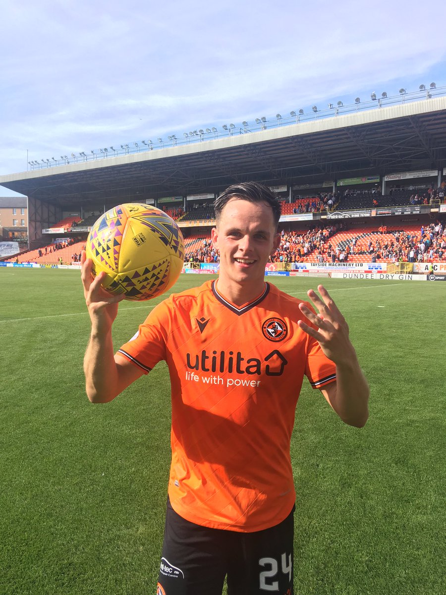 dundeeunitedfc's tweet photo. @Shankland_25 at the end of his first league game for #DUFC 🧡🖤 #Tangerine50 😍 https://t.co/4pnjmGzCCC