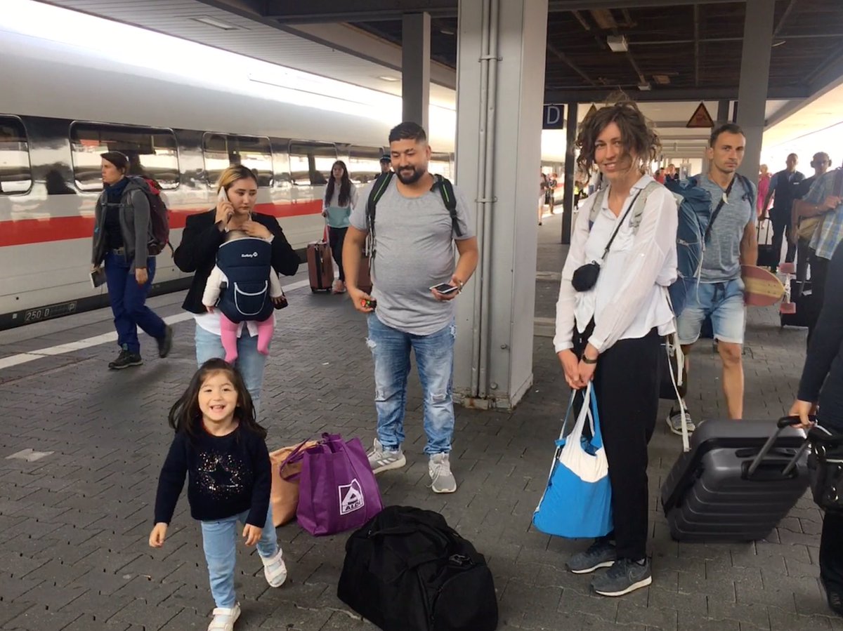 klartraum's tweet image. Bye München! We gave a lecture performance yesterday the @LMU_Muenchen about Mustafa Bahaduri‘s and #materialmix rap music project, being refugee in Germany and on lost in translation