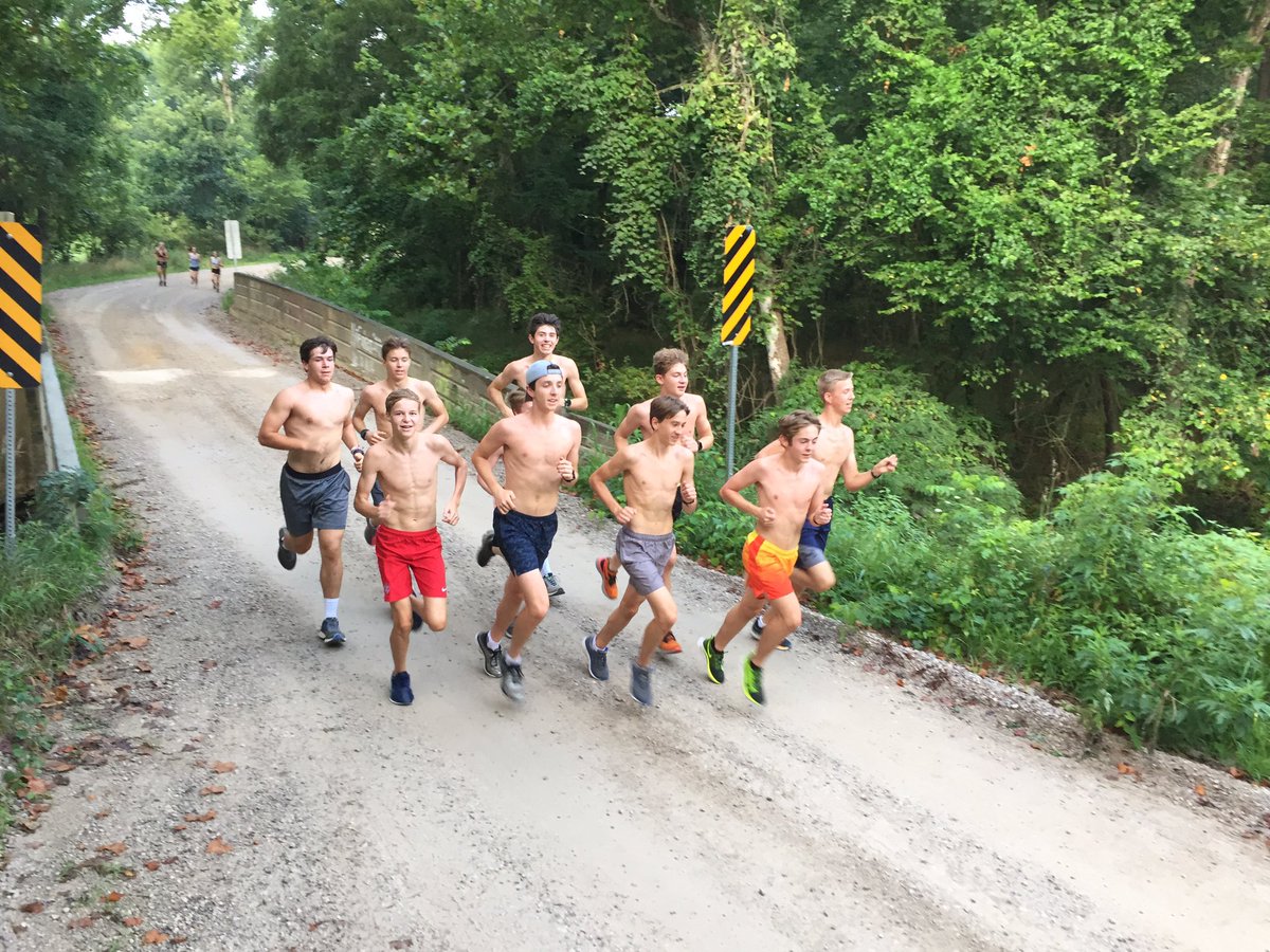 CoachWrigley's tweet photo. Awesome group run out at the family farm this morning. Thanks to @RuralXC, @BVSWdistance, @sjathundertrack and @KCC_Panthers for joining us for a long run on and country breakfast! @STAsaints #STAXC #BAU https://t.co/oIw3kp76aL
