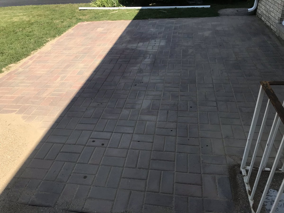 MDTrades12's tweet image. Looking for this key level to hold for about 25 years.  Who needs the gym when you can lay 1500 bricks and make a deck.  Like 400 more to go. 😅💪🏼 #TshirtTan #oneprojectatatime