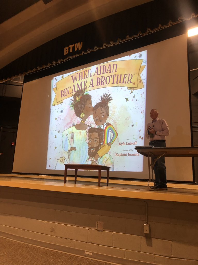 karengbeaman's tweet photo. Yes it does! Awesome morning with the legendary @lester_laminack @ColumbiaARC #readingmakesadifference #lovingliteracy https://t.co/2HrizxyOHQ