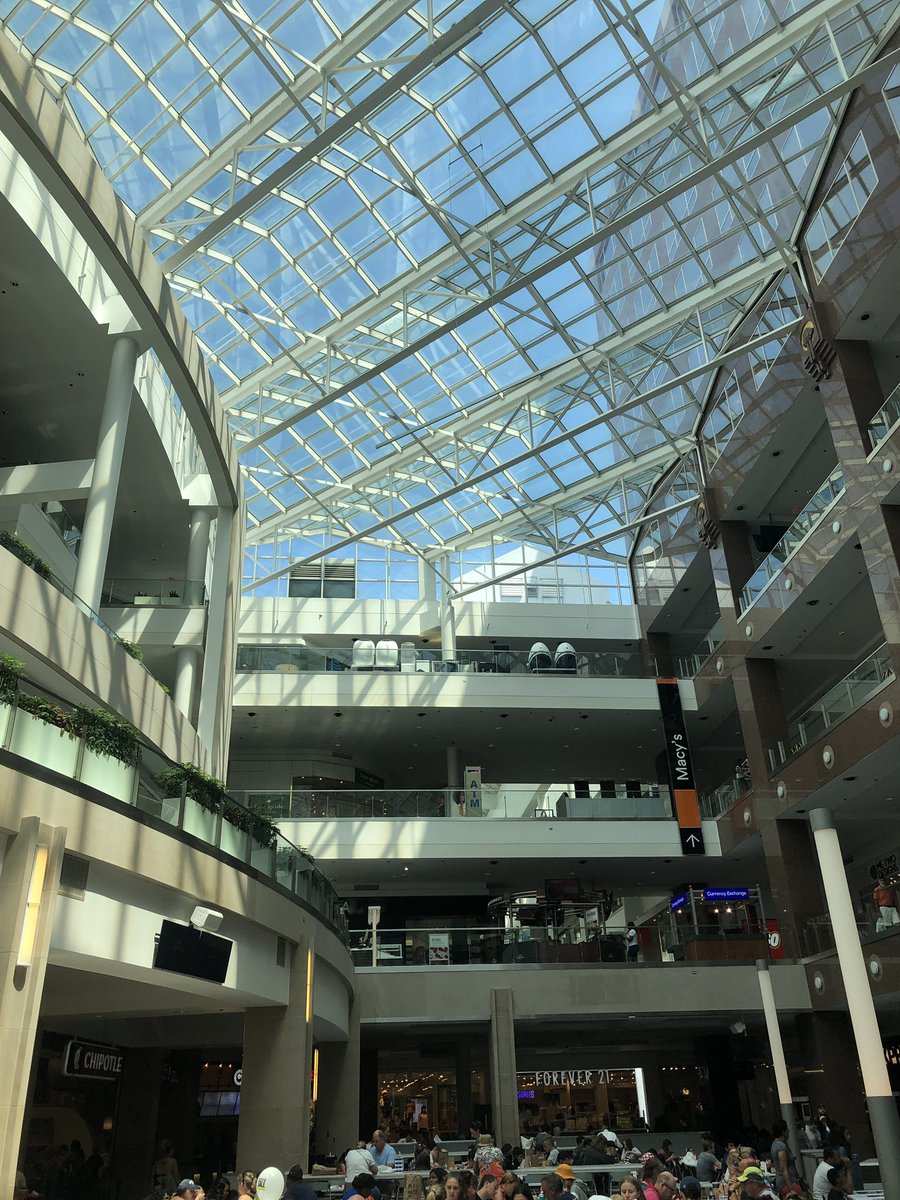 mattwsj24's tweet photo. Stopped at Pentagon City for a bit of shopping and lunch. The sights are amazing! https://t.co/ZmDd6LKNqC